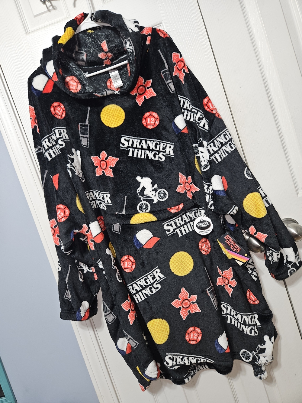 Stranger Things Adult Black Graphic Fold UP Lounger.